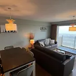 Uniek Met Zeezicht En Prive Garage Apartment