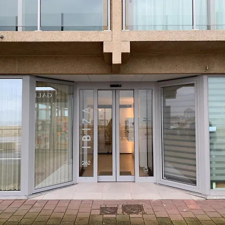 Apartment Uniek Met Zeezicht En Prive Garage