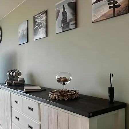 Uniek Met Zeezicht En Prive Garage Apartman