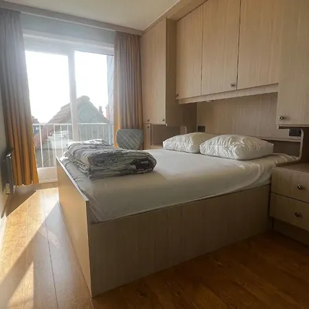 Apartamento Uniek Met Zeezicht En Prive Garage